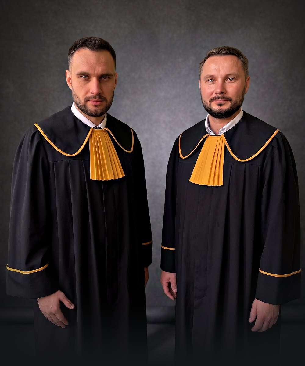 Doradcy podatkowi Michał Ruszniak i Marcin Otręba w togach